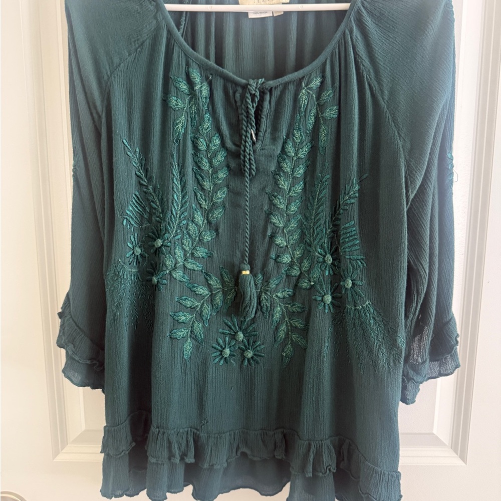 Embroidered Green Women's Top
Small size
OK condition